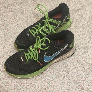 Nike structure 16 running shoes!